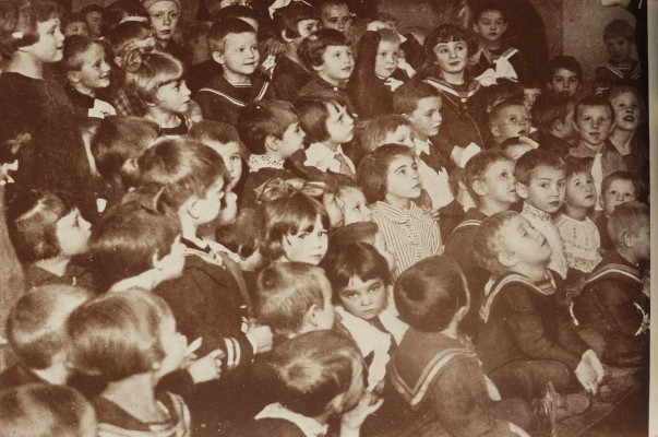 The Moscow theatre for children. Moscow: Iscra Revolutsii, 1934.